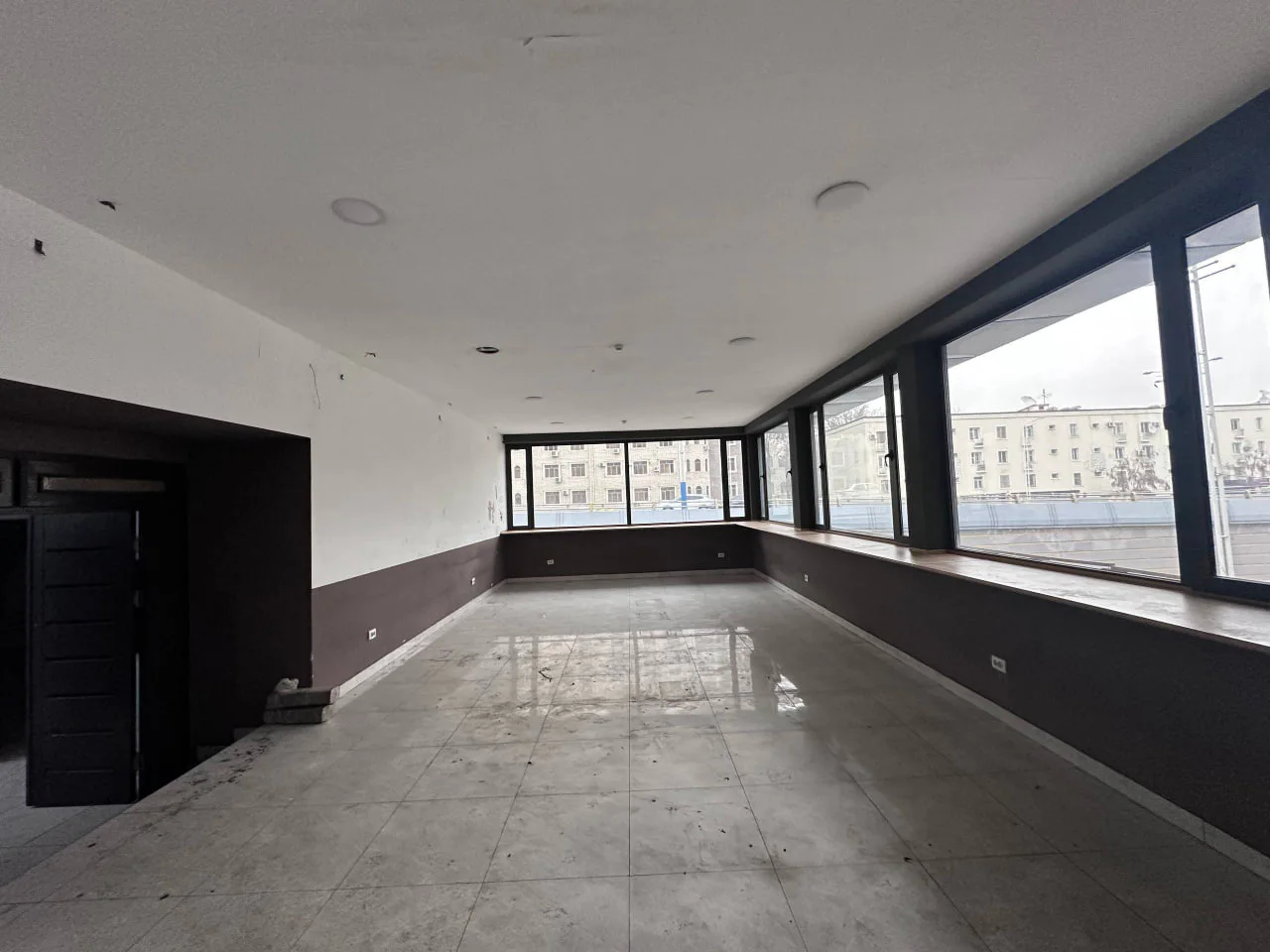 Аренда отдельно стоящего здания в Яккасарайском районе, 7 000 м² — Яккасарайский район — Ташкент, Яккасарайский район, фотография 1