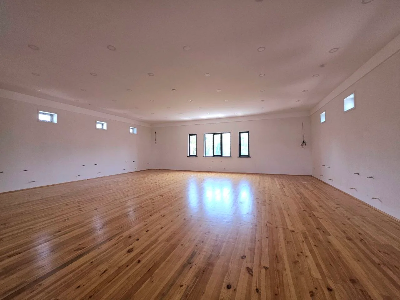 Продажа офиса в Олмазорском районе, 2 300 м² — софийская, фотография 2